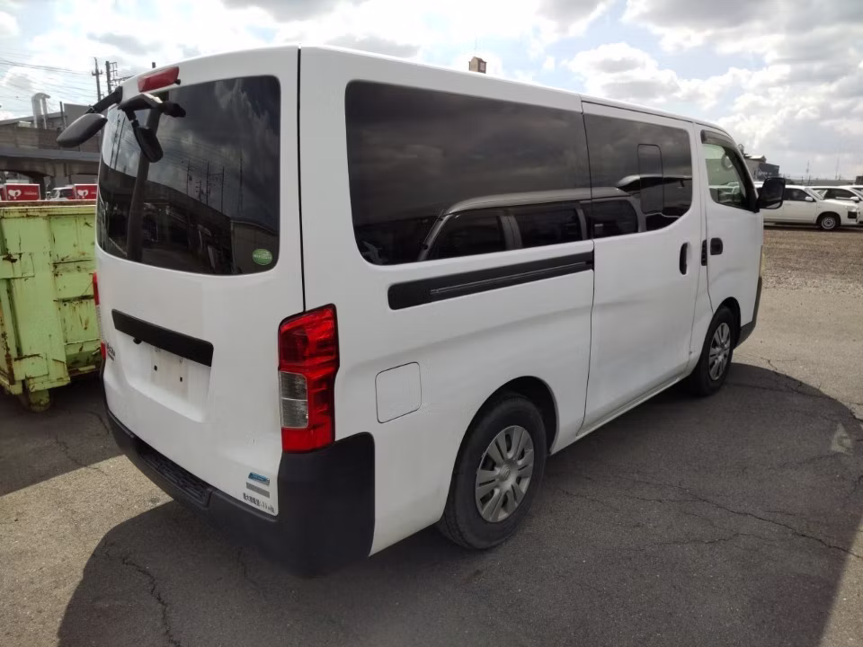 NISSAN NV350 CARAVAN