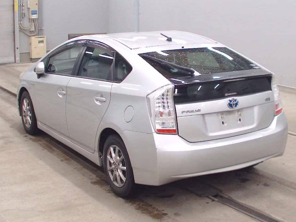 TOYOTA PRIUS