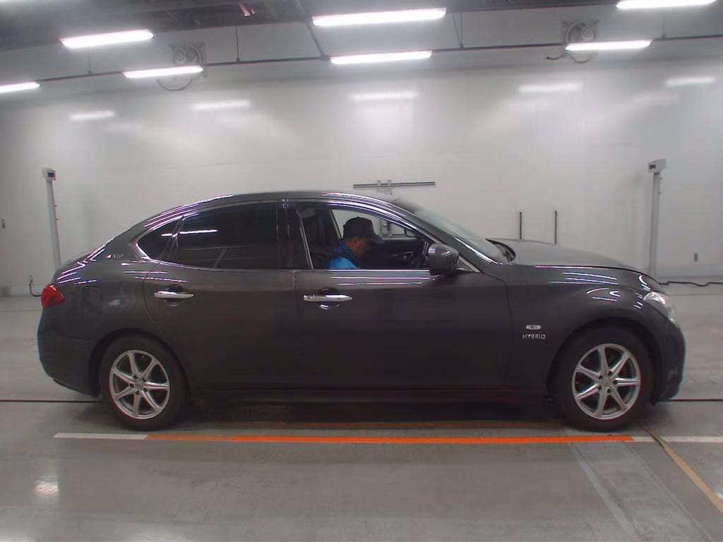 NISSAN FUGA
