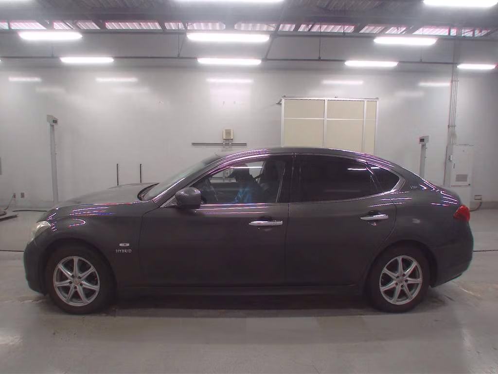 NISSAN FUGA