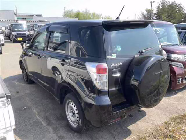 TOYOTA RUSH