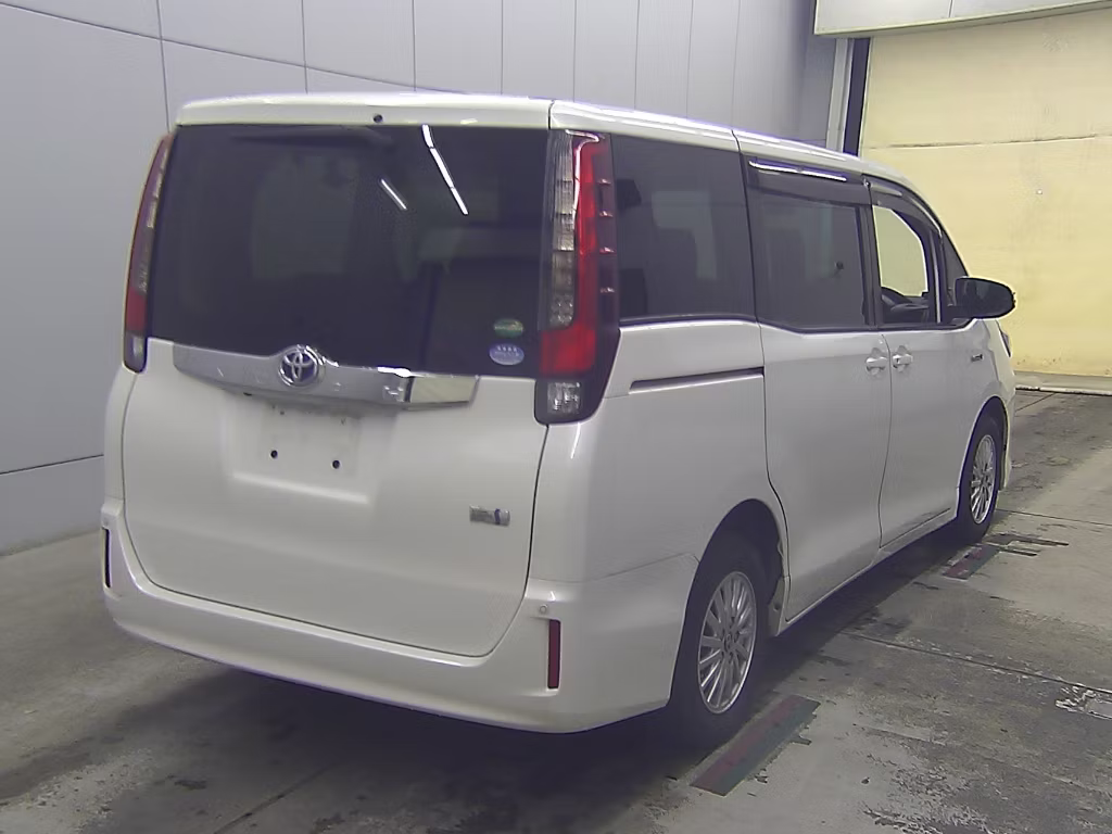 TOYOTA NOAH