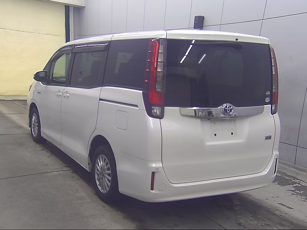 TOYOTA NOAH
