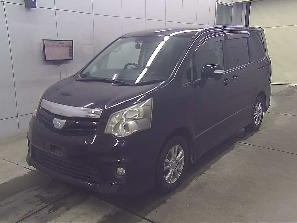 TOYOTA NOAH