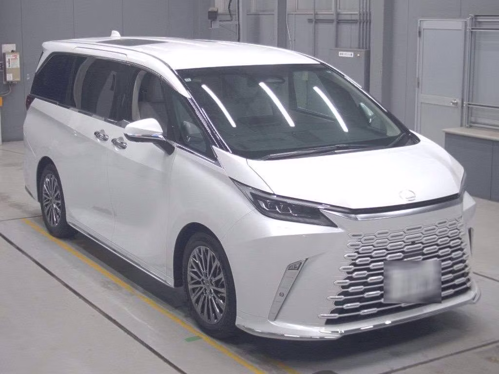 LEXUS LM500H