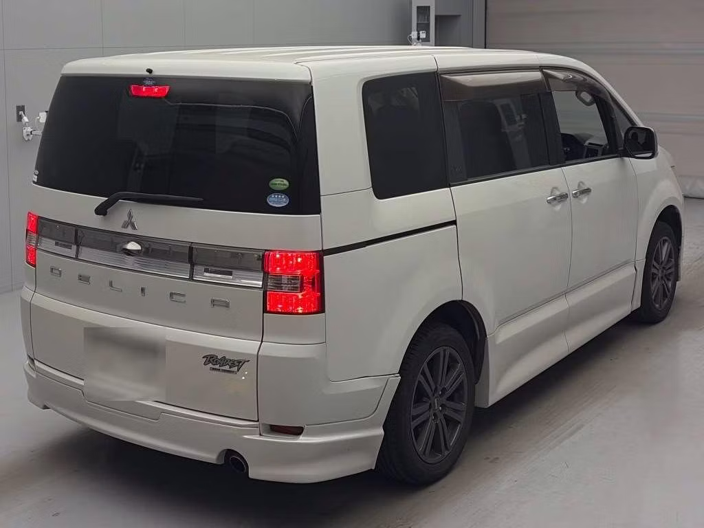 MITSUBISHI DELICA D:5