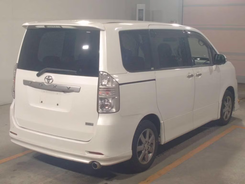 TOYOTA VOXY