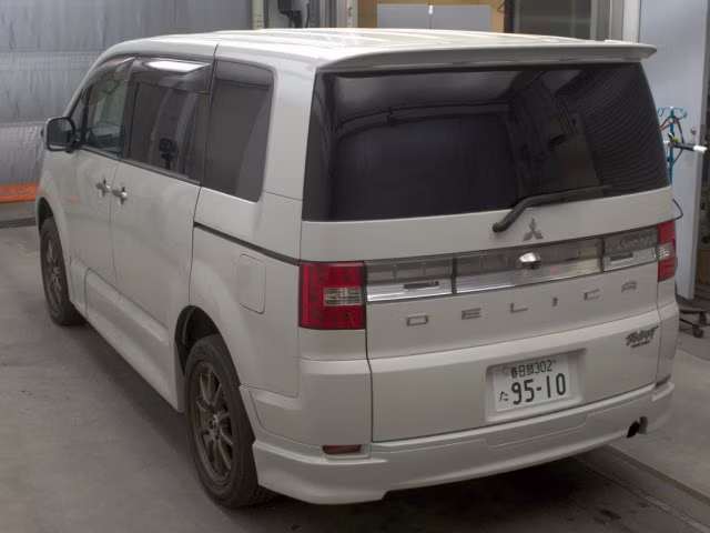 MITSUBISHI DELICA D:5