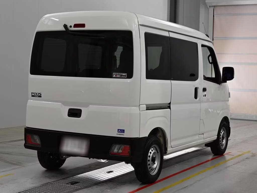 TOYOTA PIXIS VAN