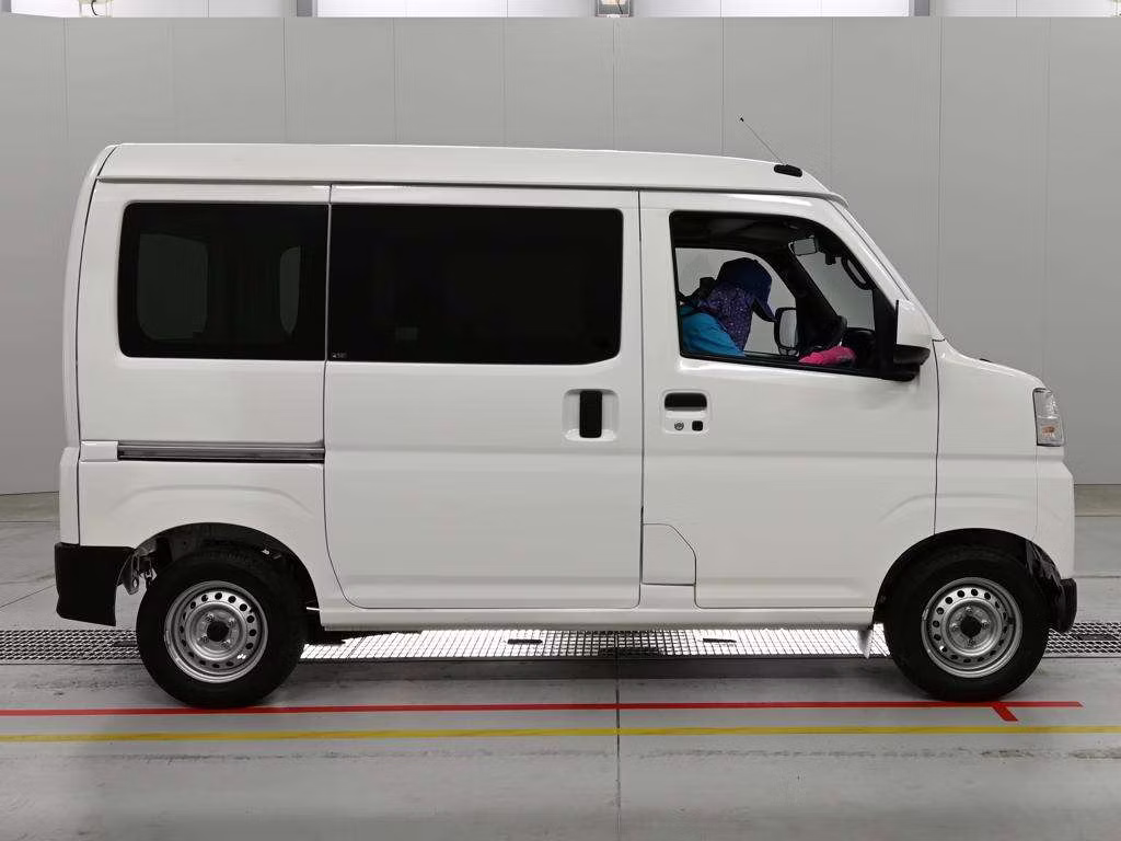 TOYOTA PIXIS VAN