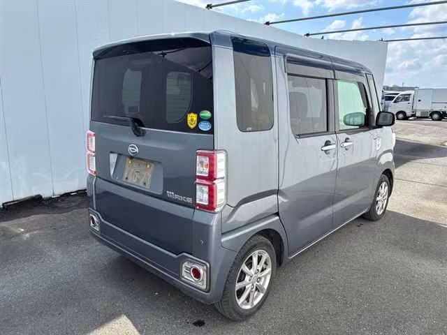 DAIHATSU WAKE