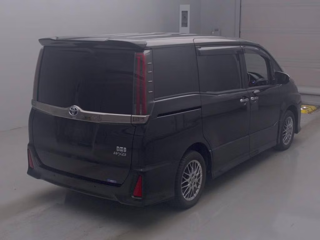 TOYOTA NOAH