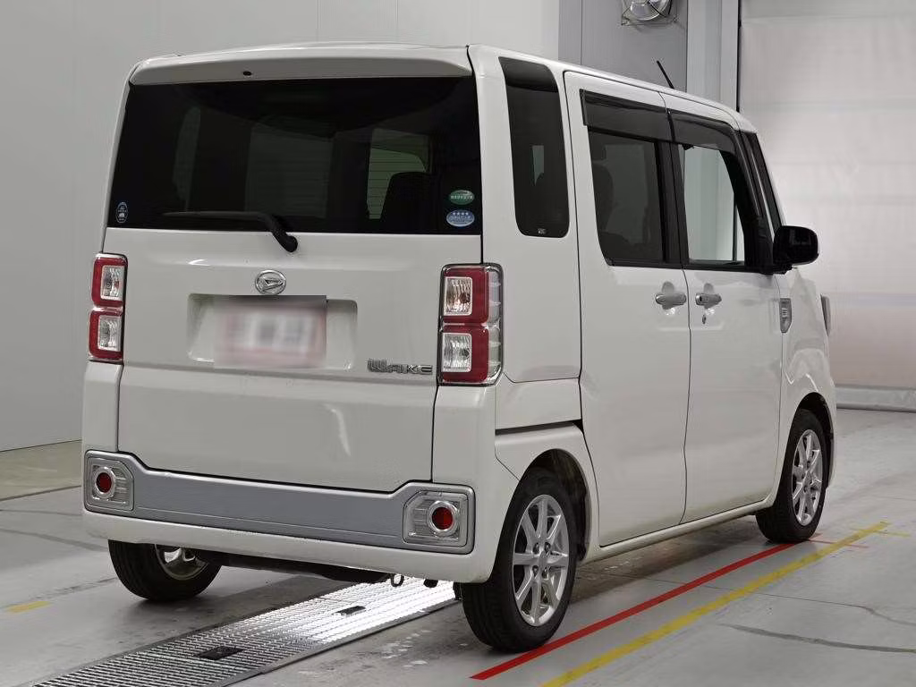 DAIHATSU WAKE