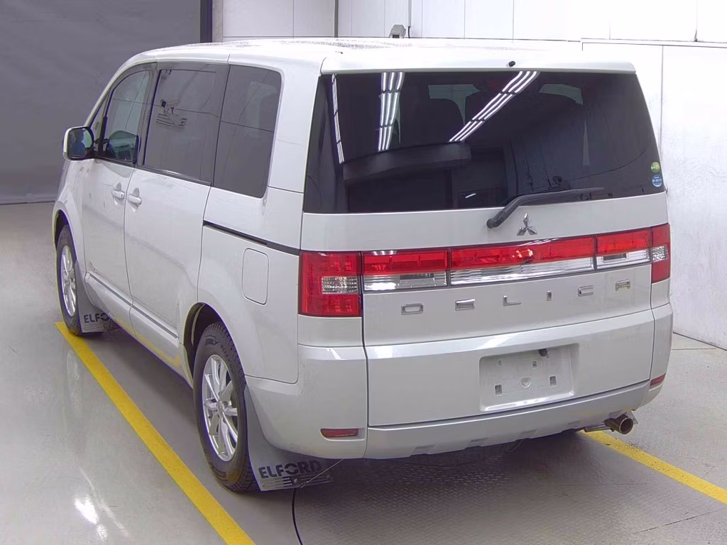 MITSUBISHI DELICA D:5