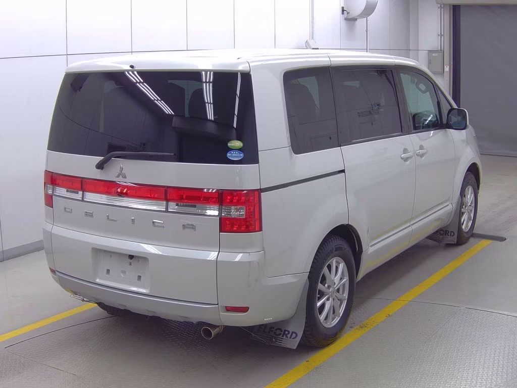 MITSUBISHI DELICA D:5