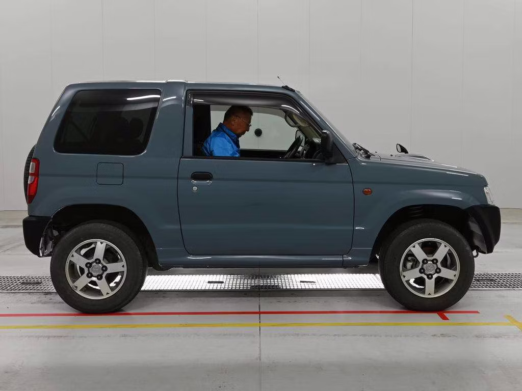 MITSUBISHI PAJERO MINI