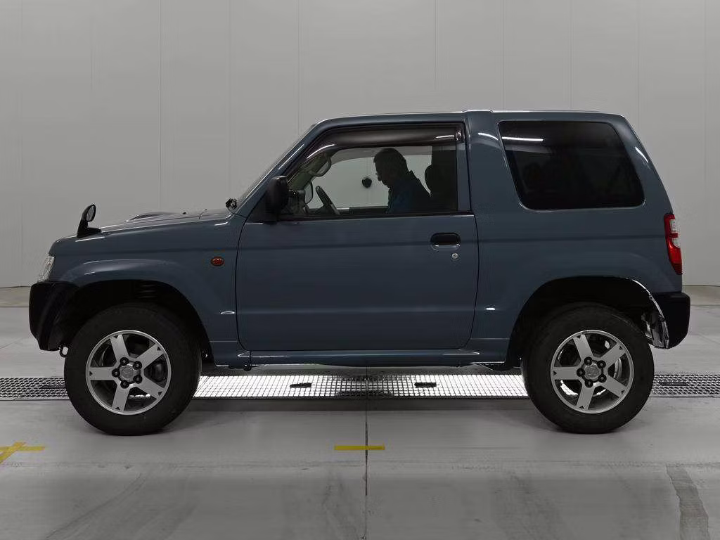 MITSUBISHI PAJERO MINI