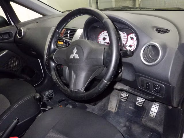 MITSUBISHI COLT