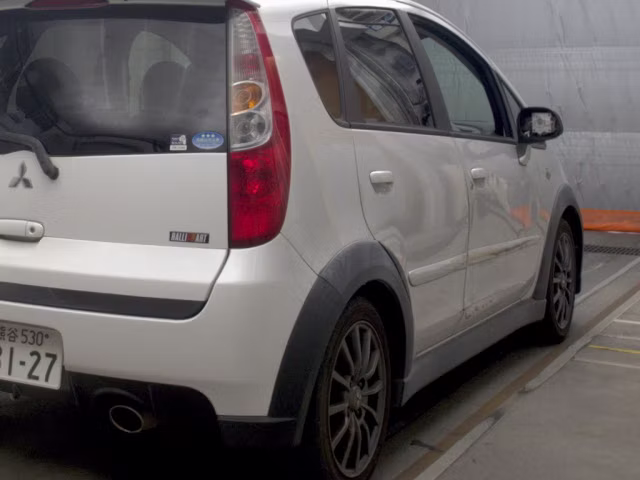 MITSUBISHI COLT