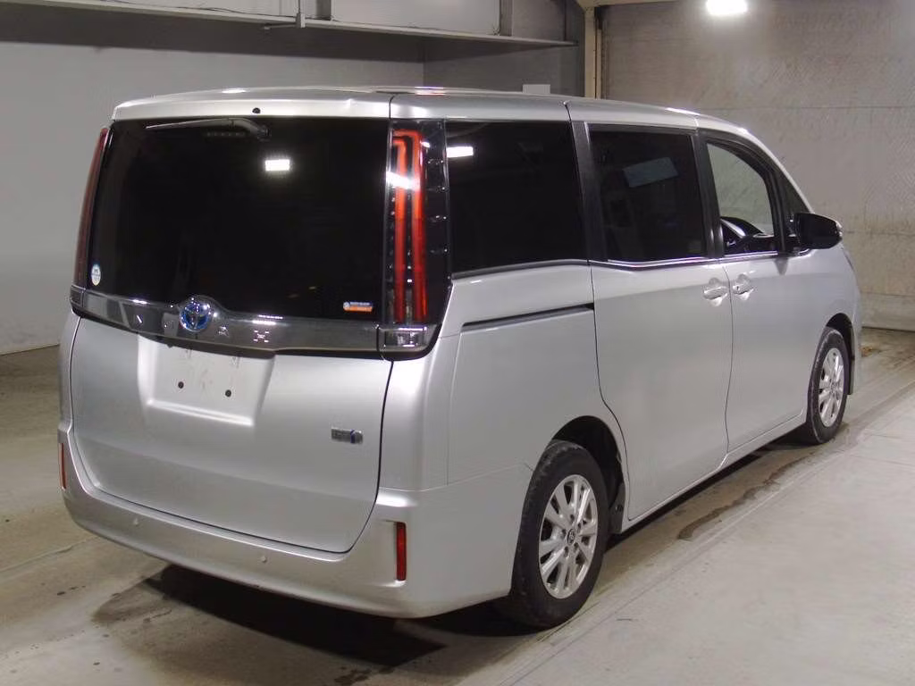 TOYOTA NOAH