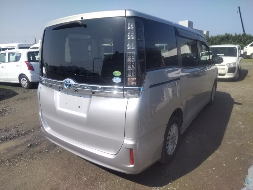 TOYOTA VOXY