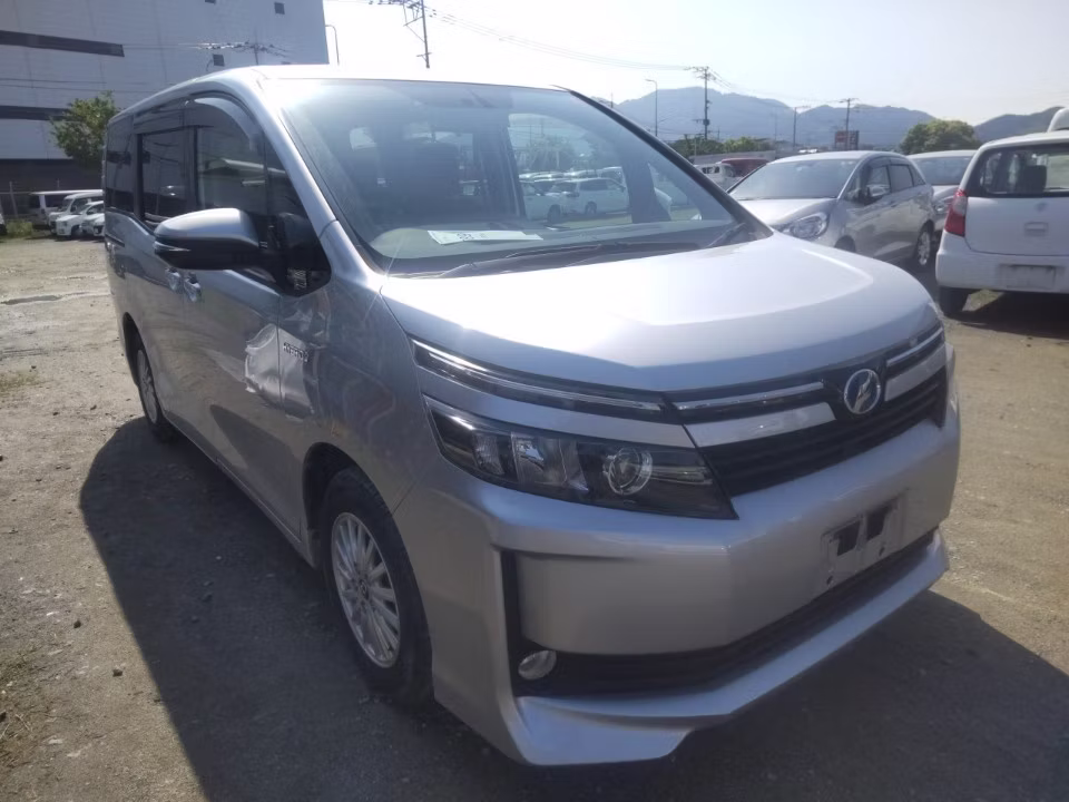 TOYOTA VOXY