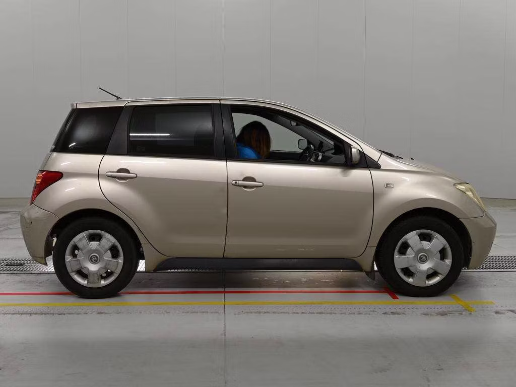 TOYOTA IST