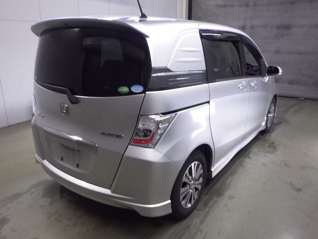 HONDA FREED SPIKE