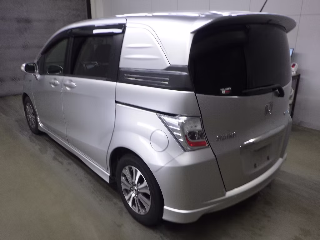 HONDA FREED SPIKE