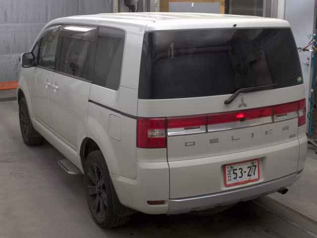 MITSUBISHI DELICA D:5