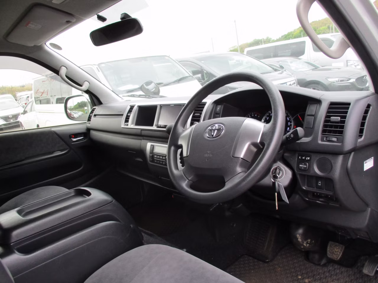 TOYOTA HIACE