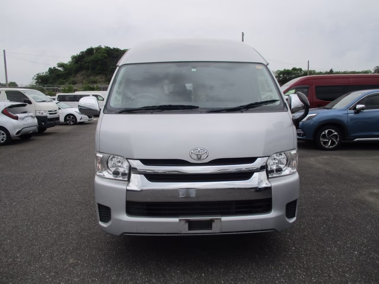 TOYOTA HIACE
