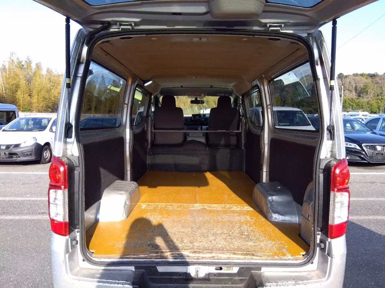 NISSAN NV350 CARAVAN