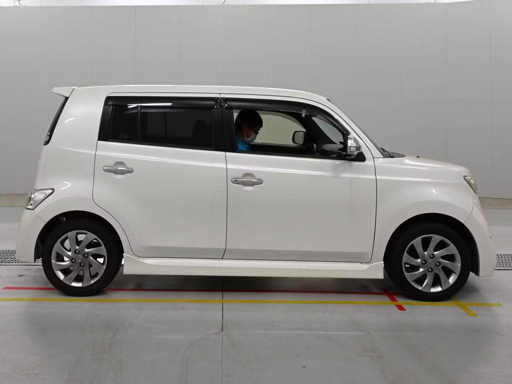 TOYOTA BB