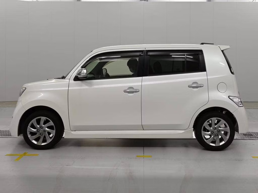 TOYOTA BB