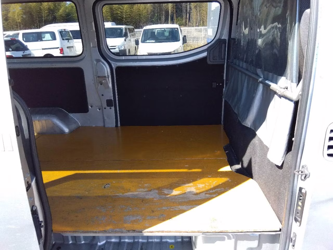 NISSAN NV350 CARAVAN