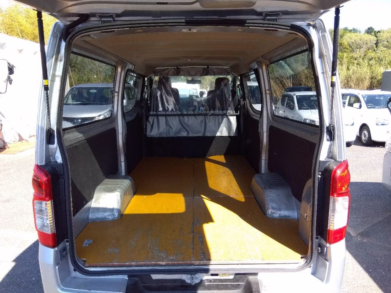 NISSAN NV350 CARAVAN