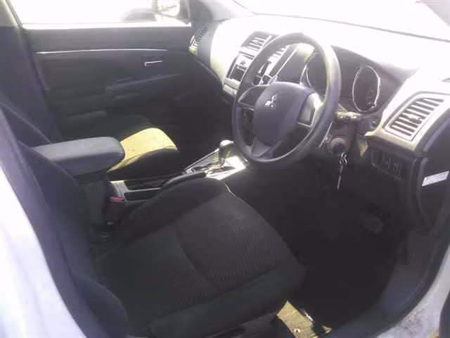 MITSUBISHI RVR