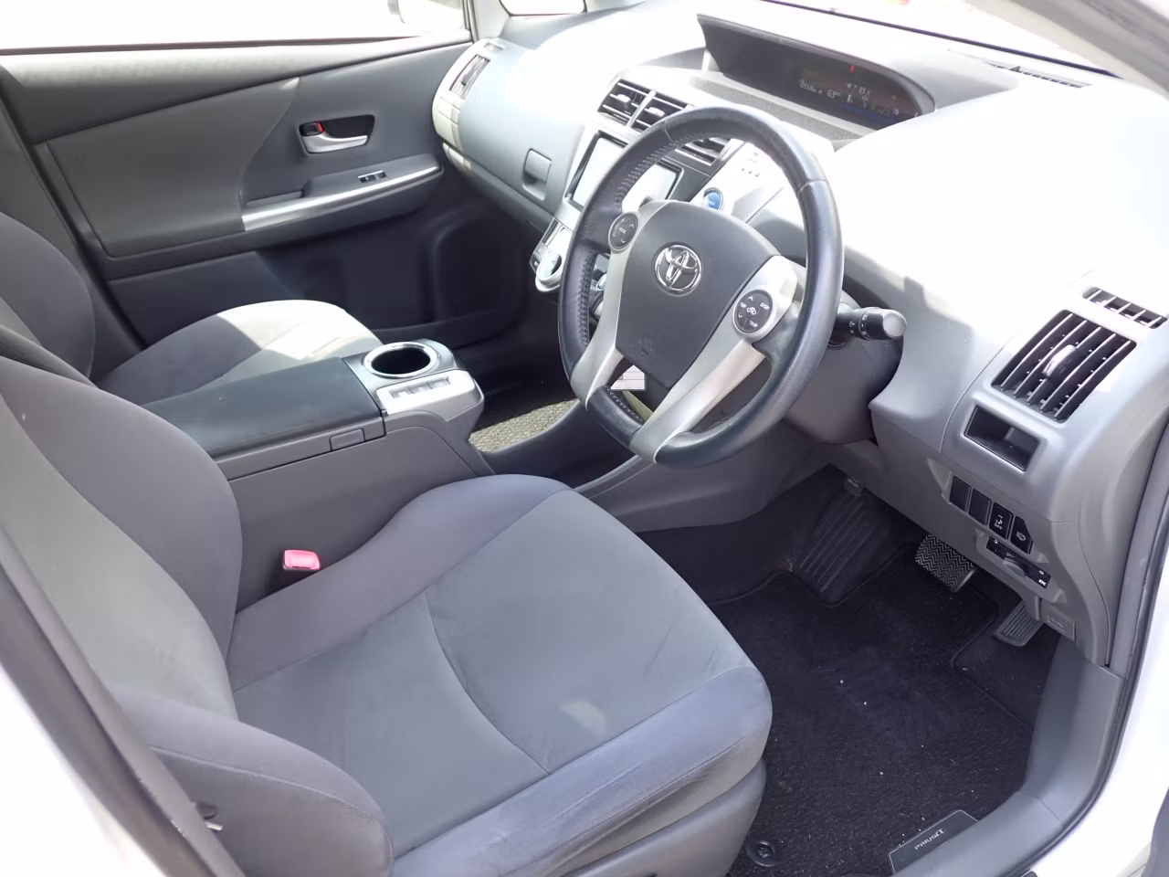 TOYOTA PRIUS ALPHA