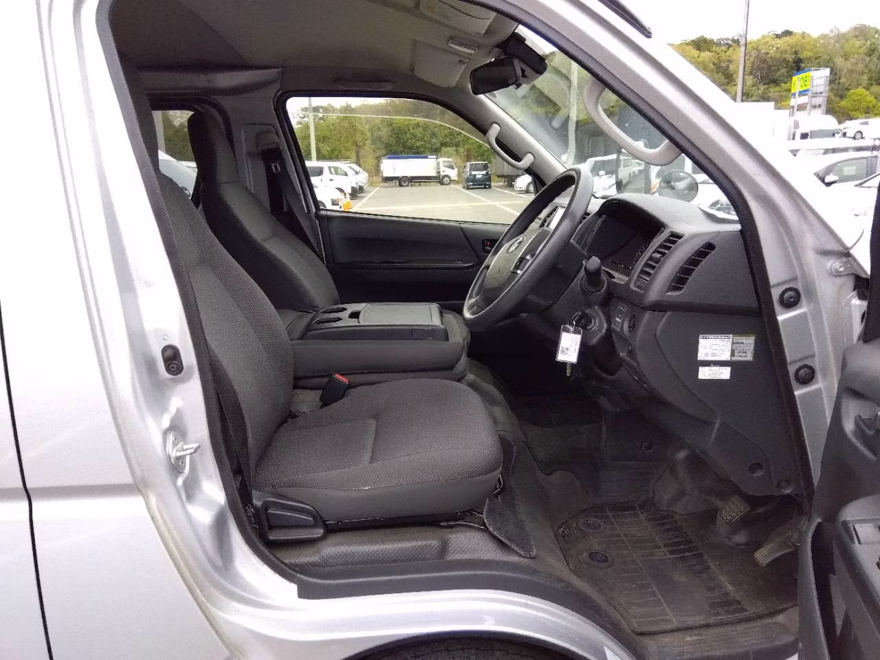 TOYOTA REGIUS ACE