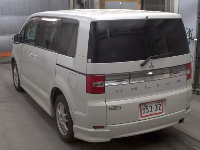 MITSUBISHI DELICA D:5