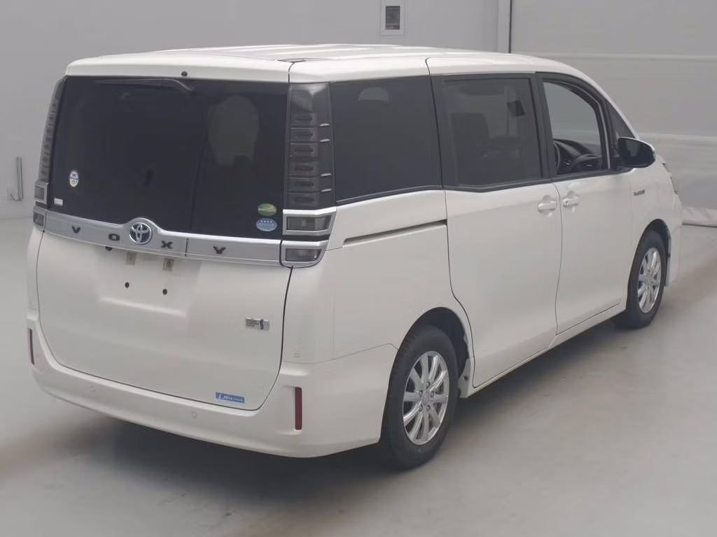 TOYOTA VOXY