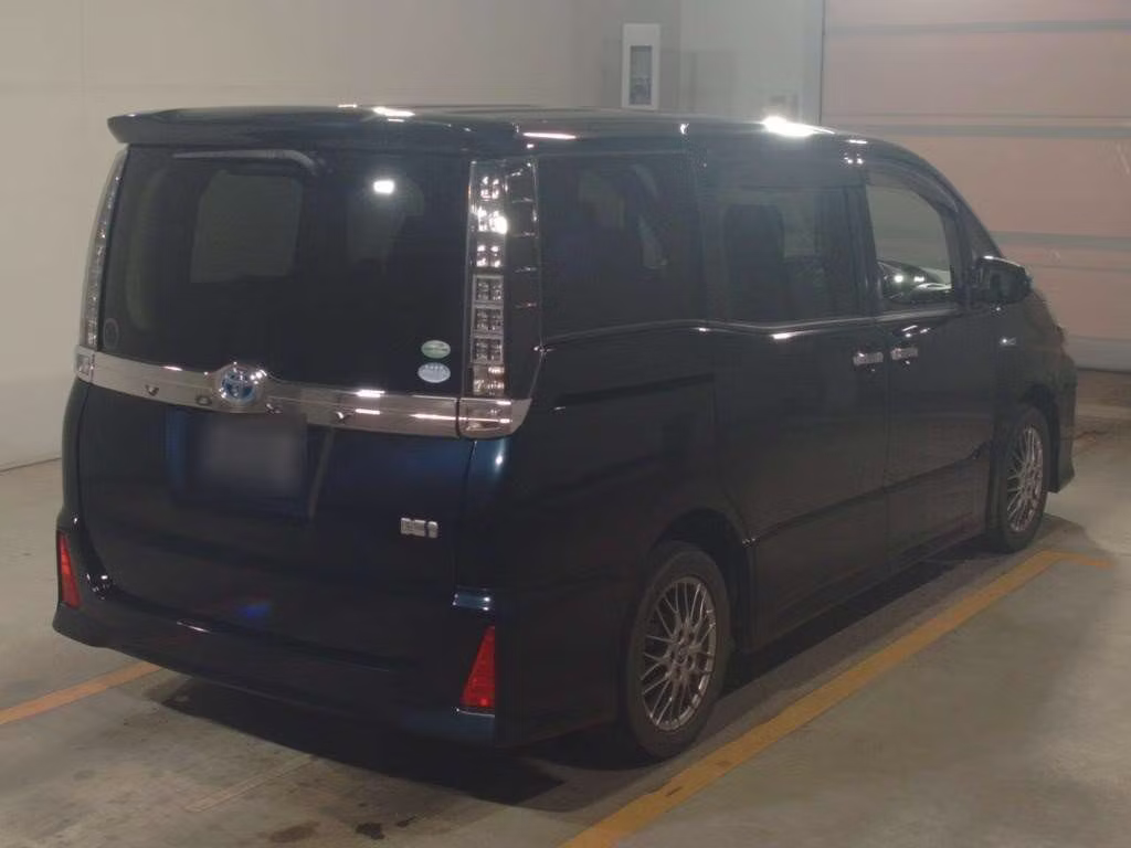 TOYOTA VOXY