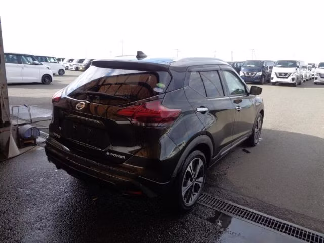 NISSAN KICKS