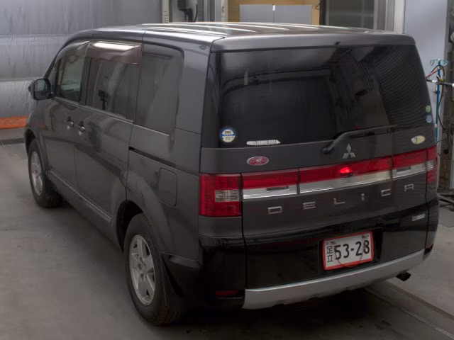 MITSUBISHI DELICA D:5
