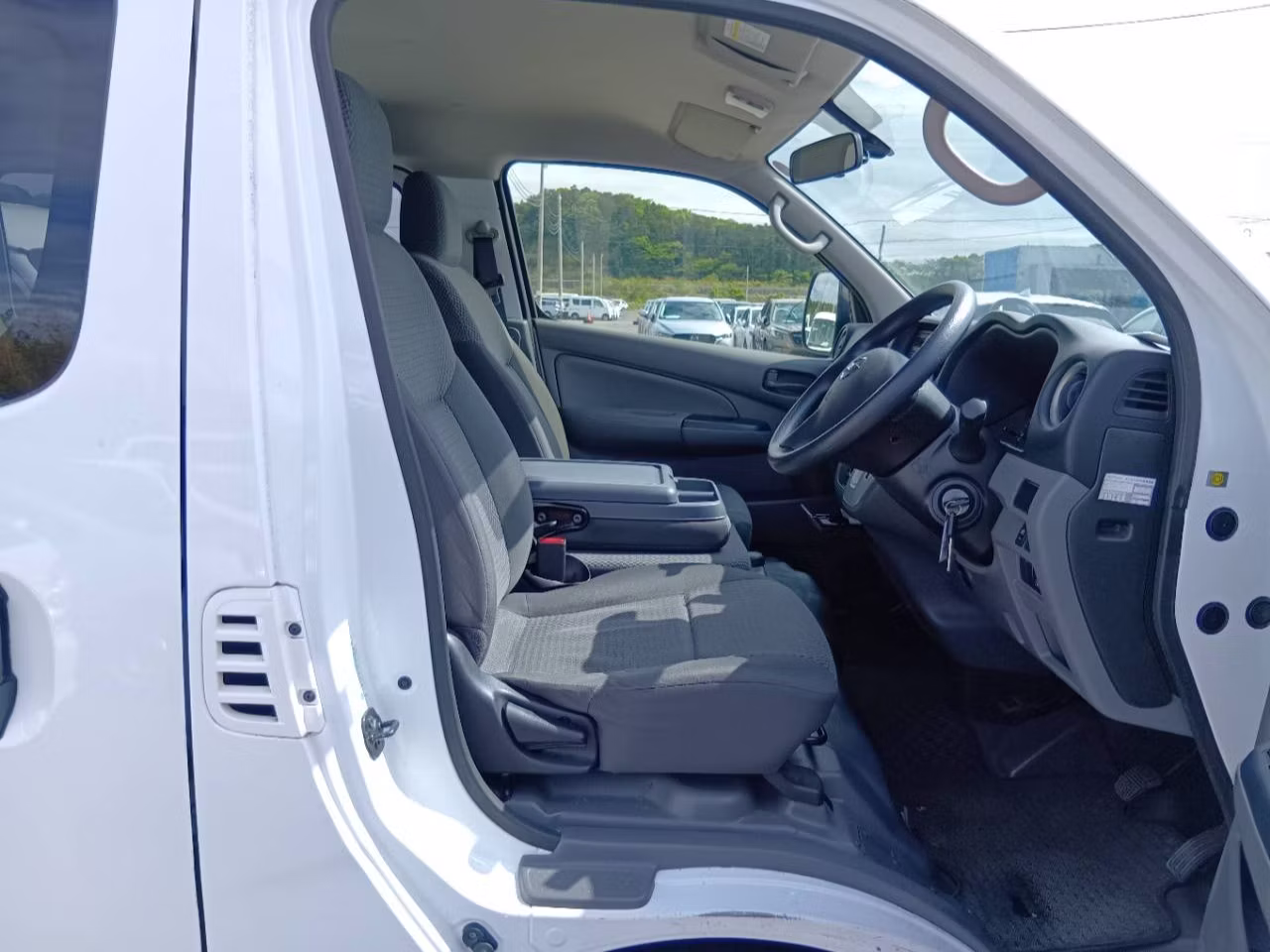 NISSAN NV350 CARAVAN