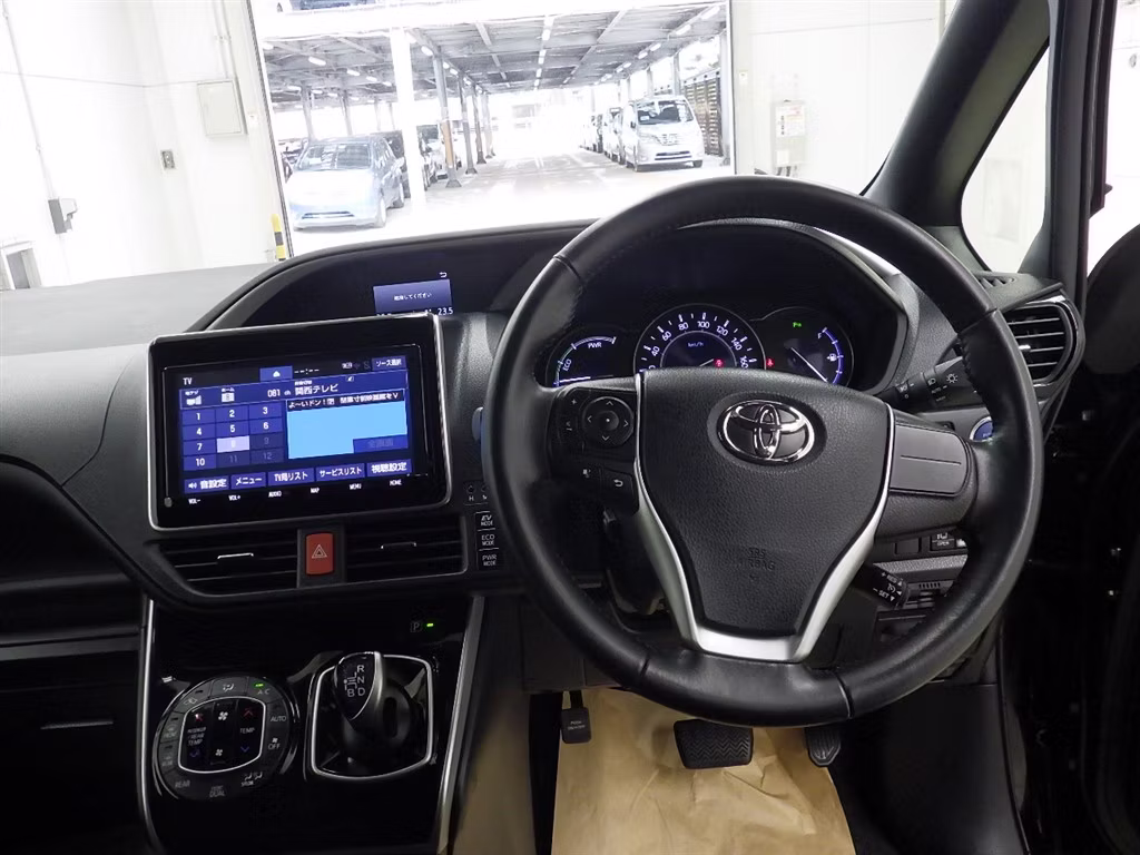 TOYOTA VOXY