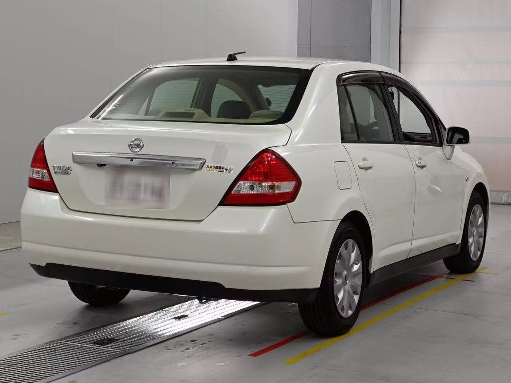 NISSAN TIIDA LATIO