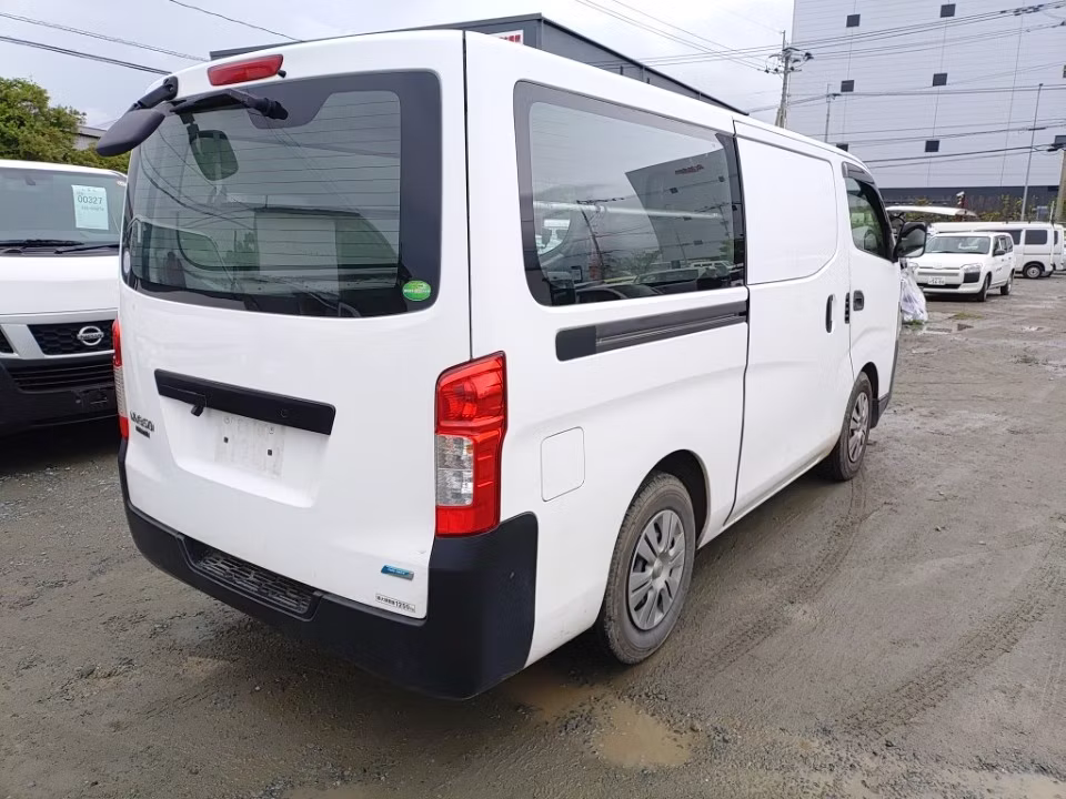 NISSAN NV350 CARAVAN