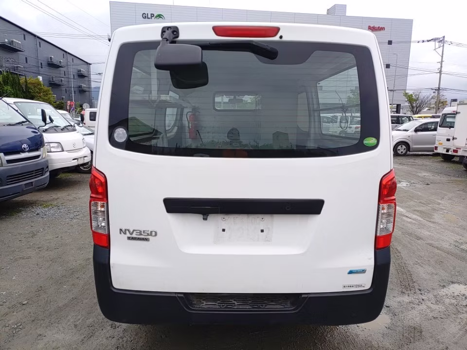 NISSAN NV350 CARAVAN